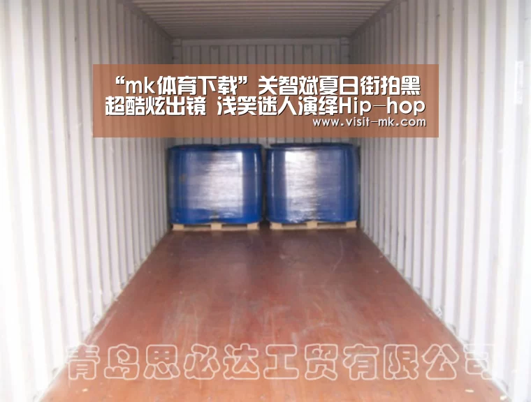 “mk体育下载”关智斌夏日街拍黑超酷炫出镜 浅笑迷人演绎Hip-hop时尚风(图2) mk体育app